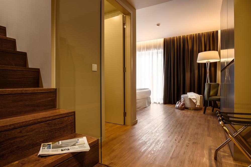 Exe Almada Porto Hotel Exterior photo