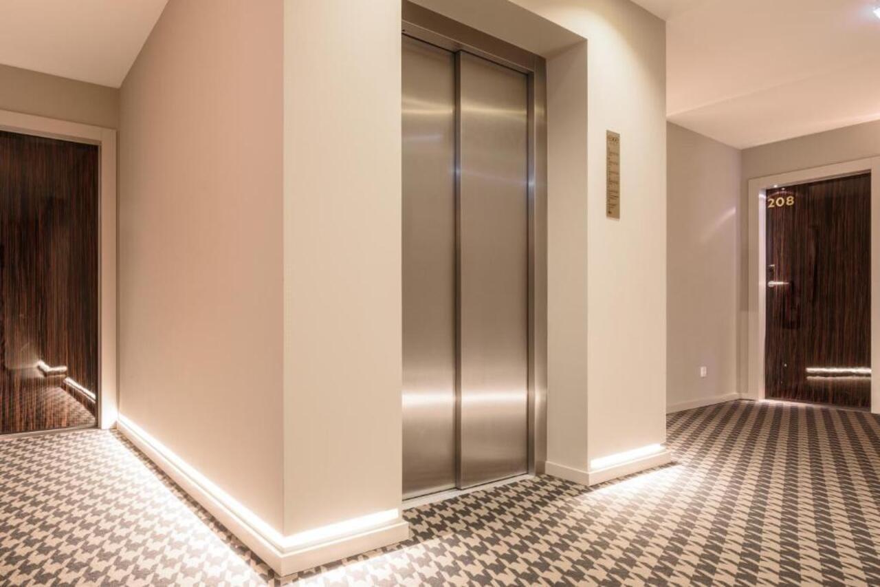 Exe Almada Porto Hotel Exterior photo