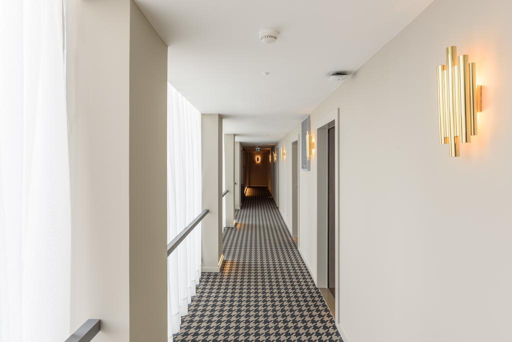 Exe Almada Porto Hotel Exterior photo