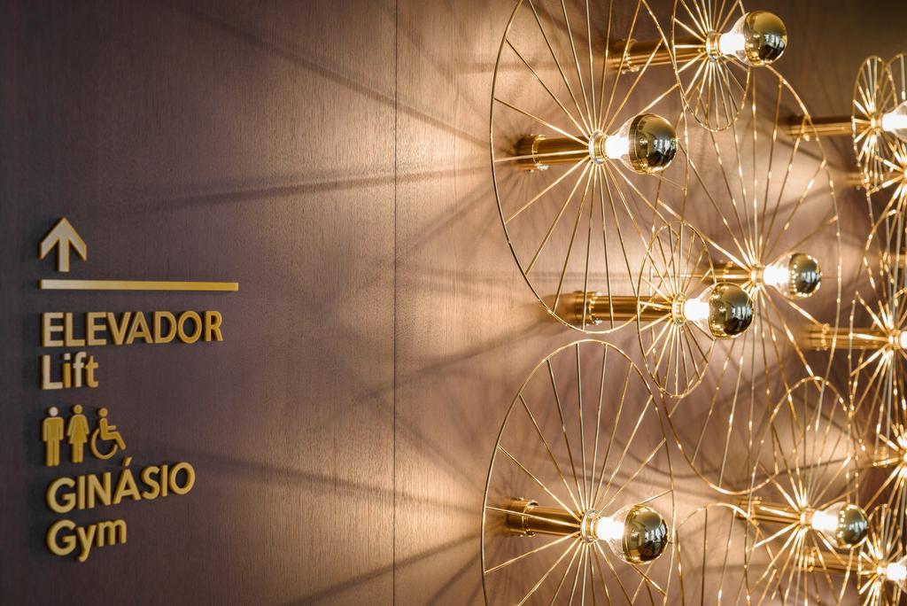 Exe Almada Porto Hotel Exterior photo