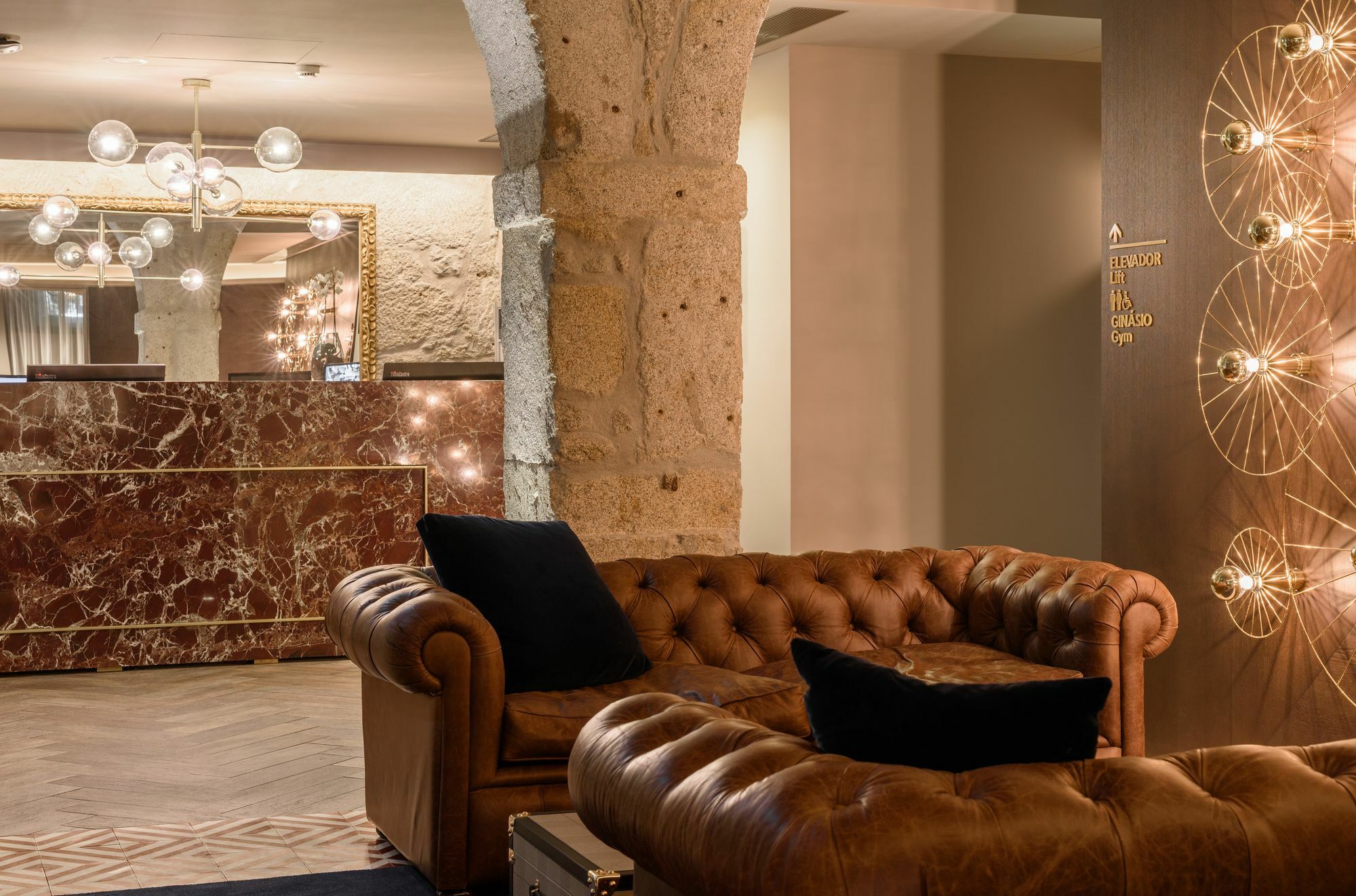 Exe Almada Porto Hotel Exterior photo